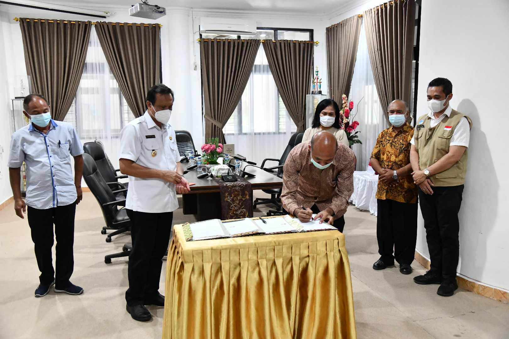 PENANDATANGAN MoU ANTARA UNIVERSITAS TIMOR DAN PEMERINTAH KABUPATEN BELU TENTANG PENYELENGGARAAN TRI DHARMA PERGURUAN TINGGI DAN MERDEKA BELAJAR – KAMPUS MERDEKA.