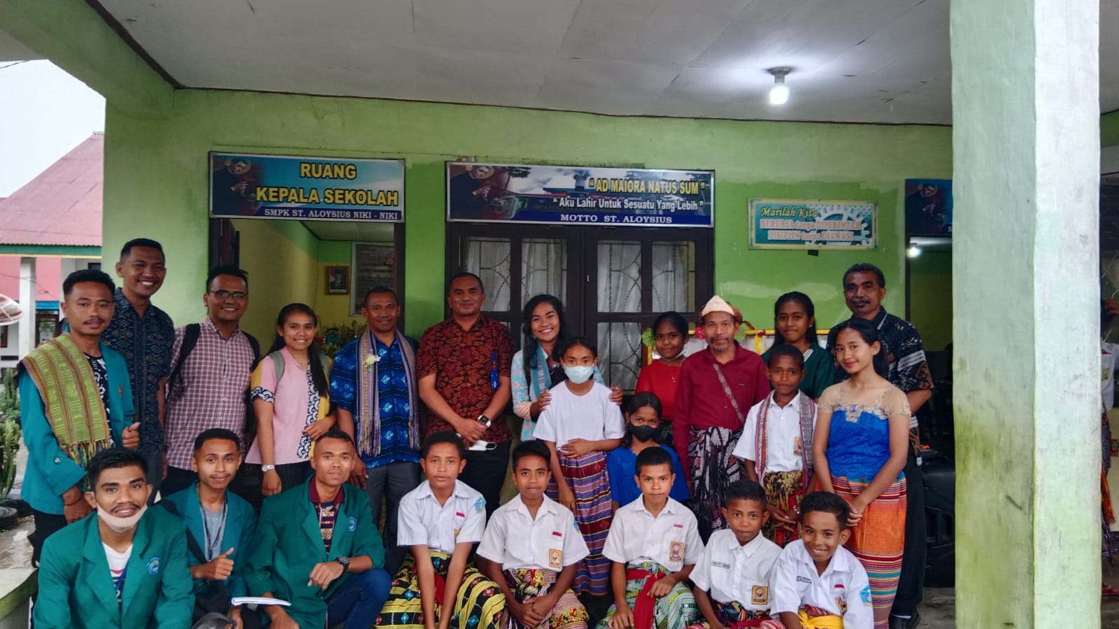 CAMAT AMANUBAN TENGAH MEMBUKA KEGIATAN KEMAH KERJA BHAKTI