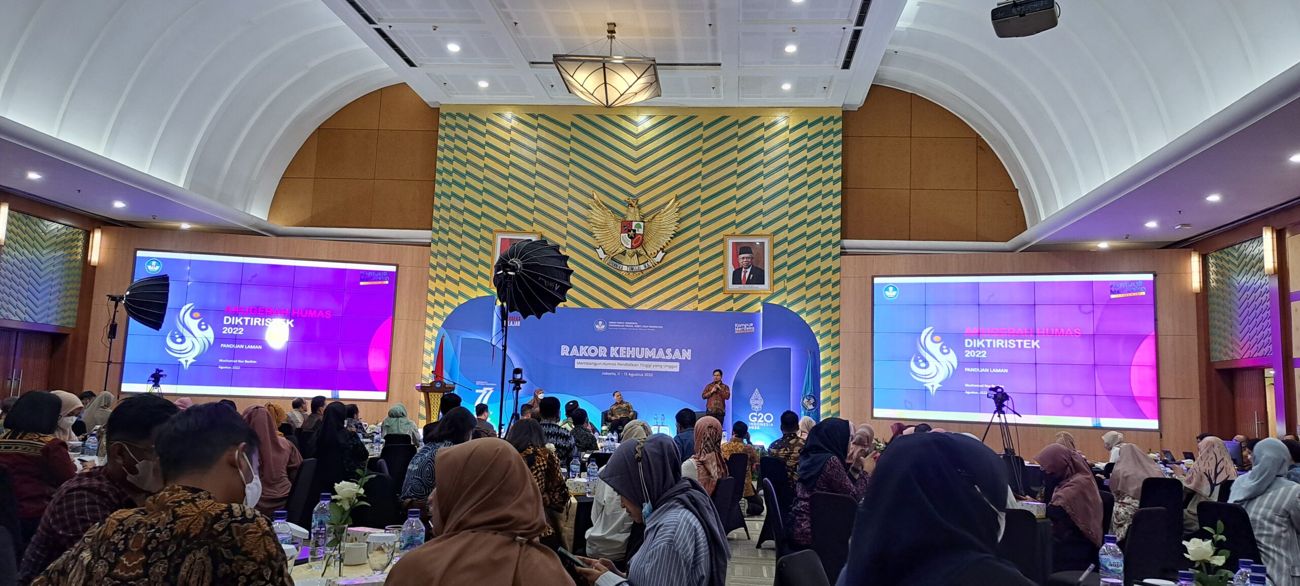 Pentingnya peran humas untuk membantu para akademisi dalam menyebarkan berita yang ilmiah sehingga dapat dikonversi menjadi populer