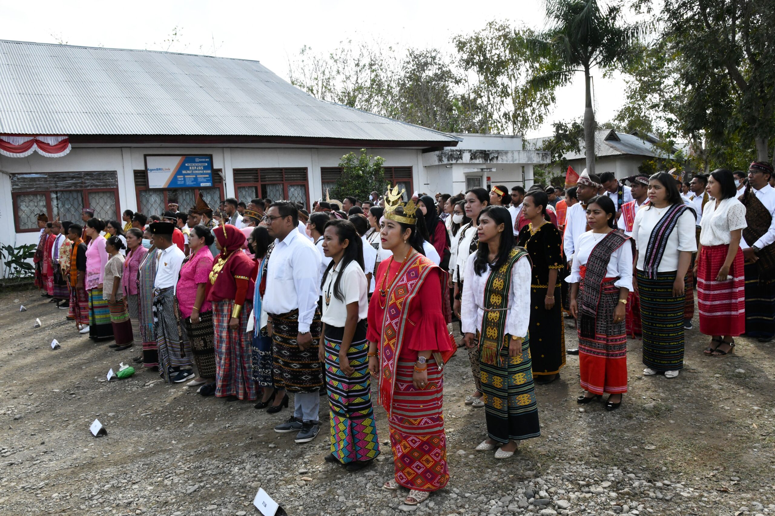 UNIVERSITAS TIMORGELAR UPACARA HUT RI KE-77 DI HALAMAN REKTORAT