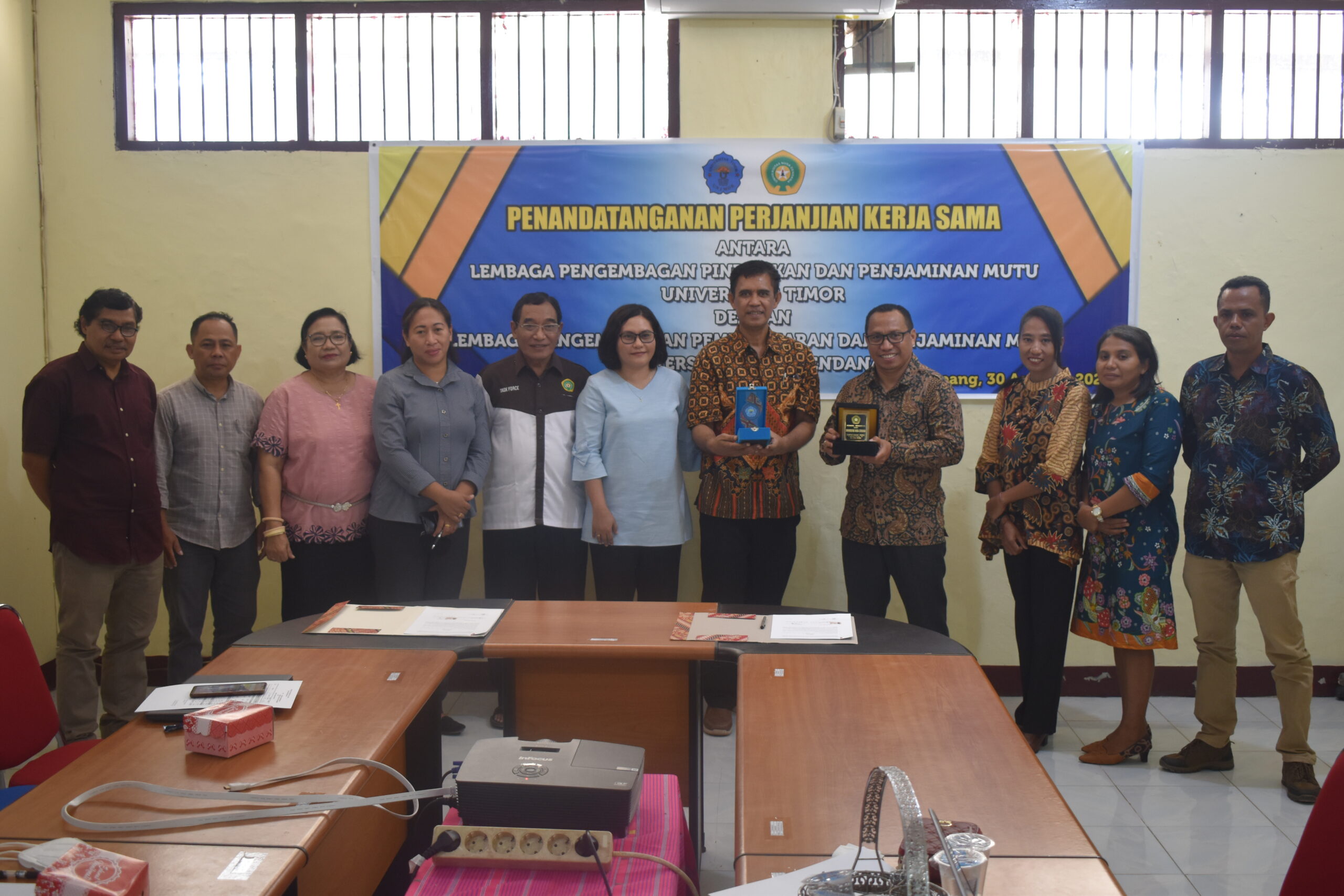 PENANDATANGANAN DOKUMEN PERJANJIAN KERJA SAMA (PKS) ANTARA LPPPM UNIVERSITAS TIMOR DENGAN LPPPM UNIVERSITAS NUSA CENDANA