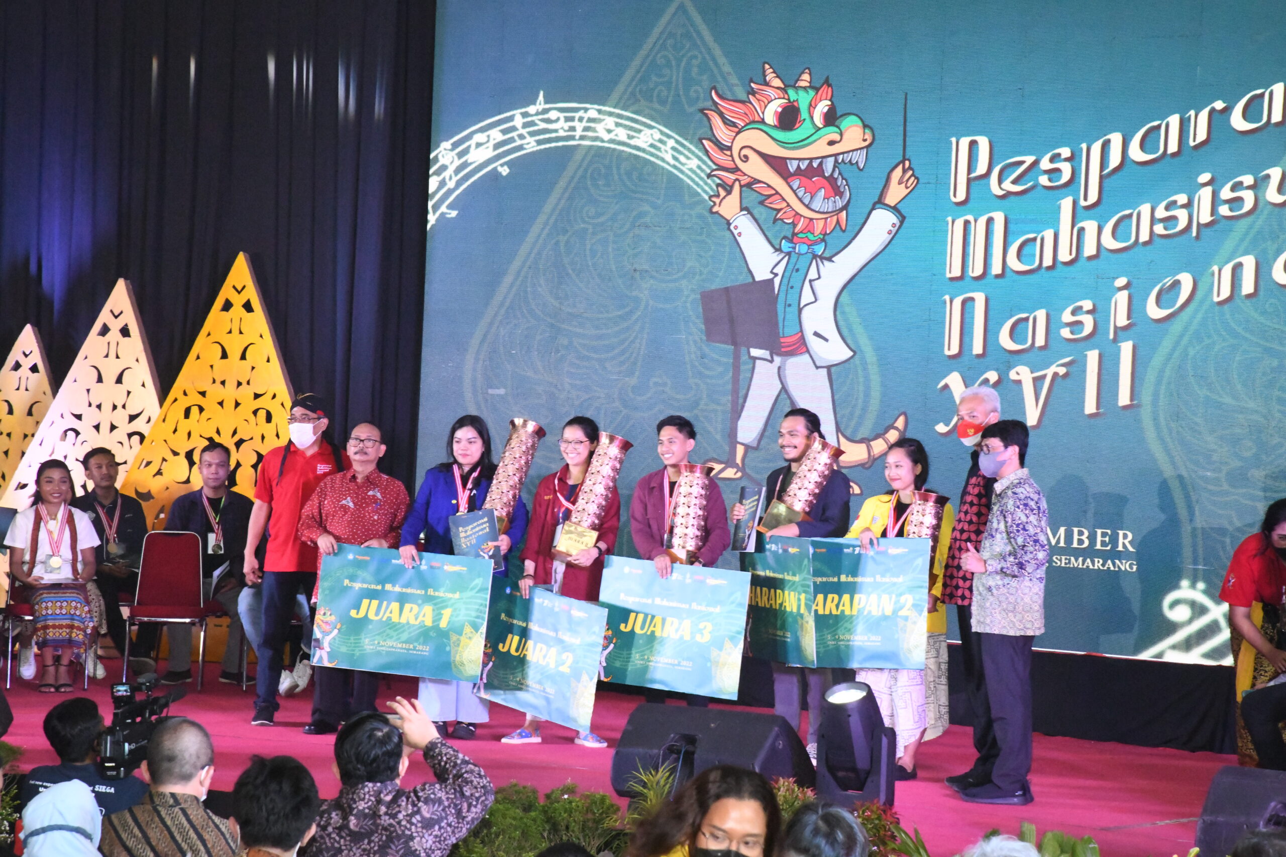 Gubernur Jawa Tengah Ganjar Pranowo Menutup Acara Pesta Paduan Suara Gerejawi Mahasiswa Nasional 2022