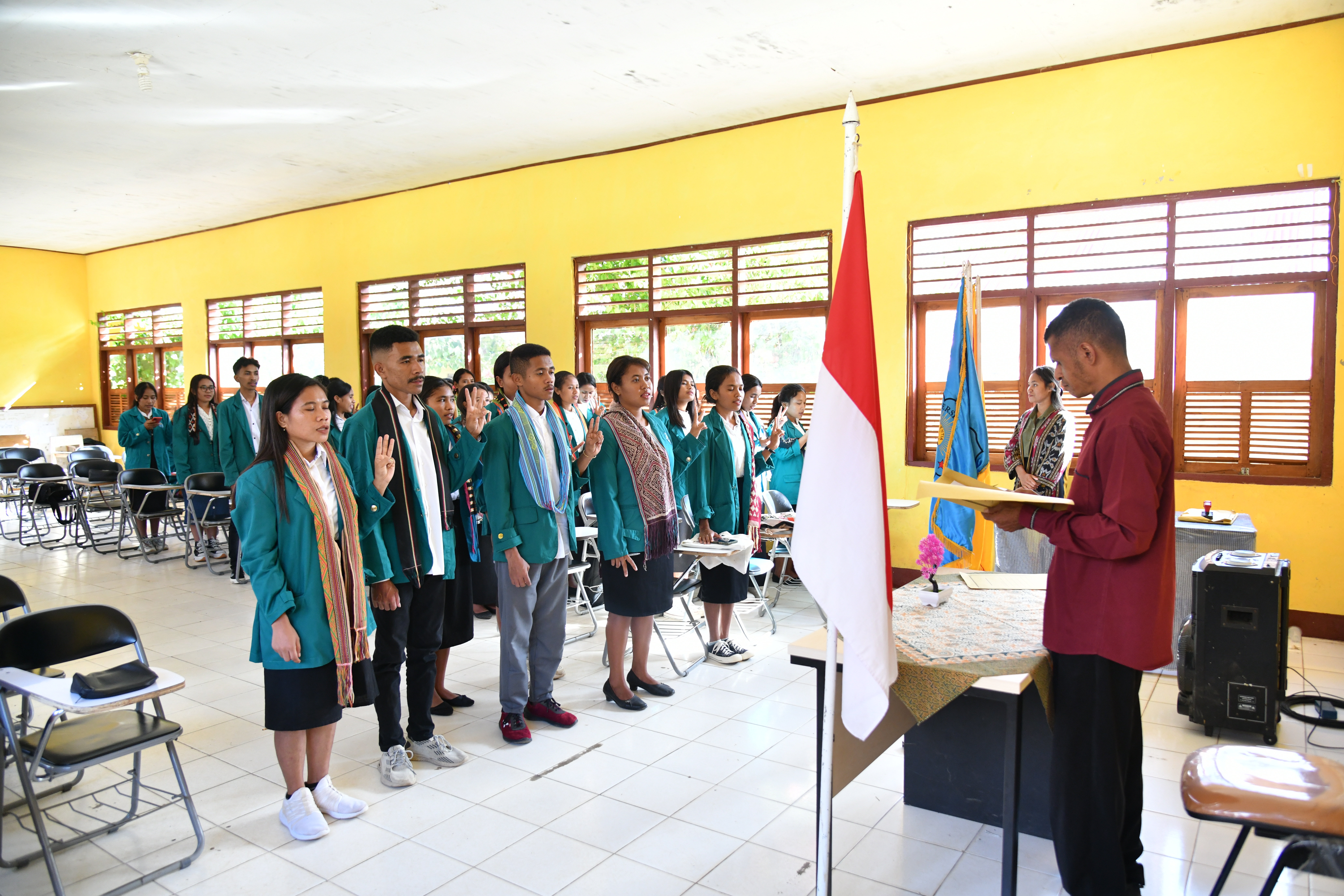 Dekan FIP Unimor Lantik Ketua BEM dan BLM Periode 2023-2024