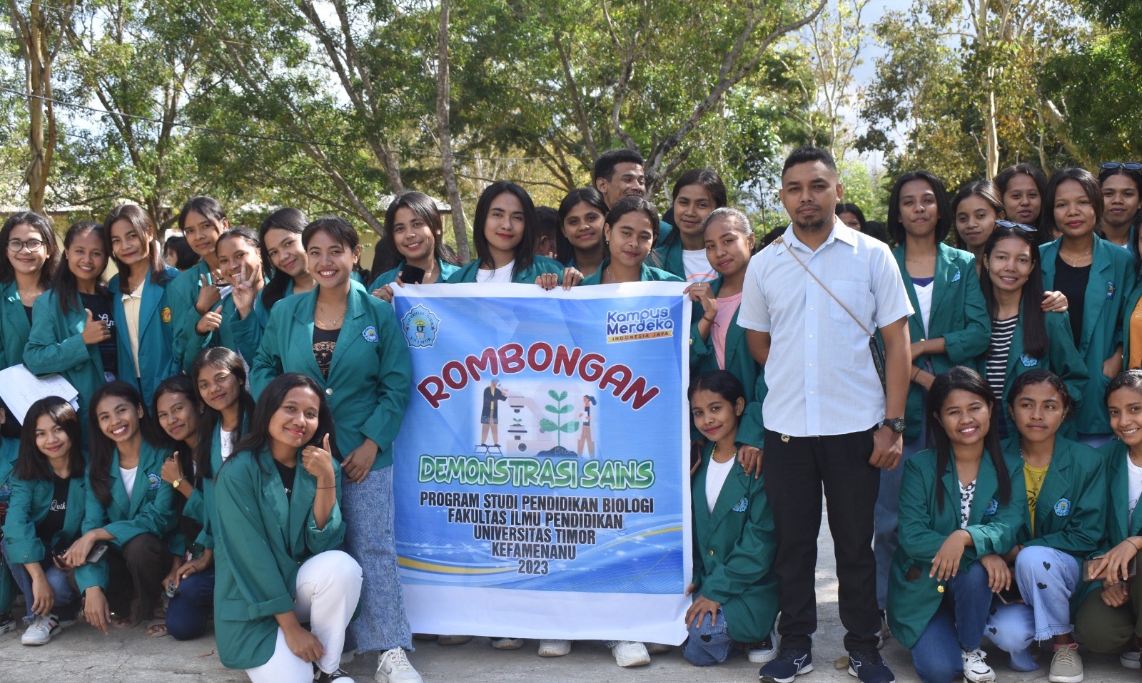 “Demo Sains Pendidikan Biologi; Meningkatkan Partisipasi Masyarakat dan Peserta Didik Melalui Inovasi Media Pembelajaran”