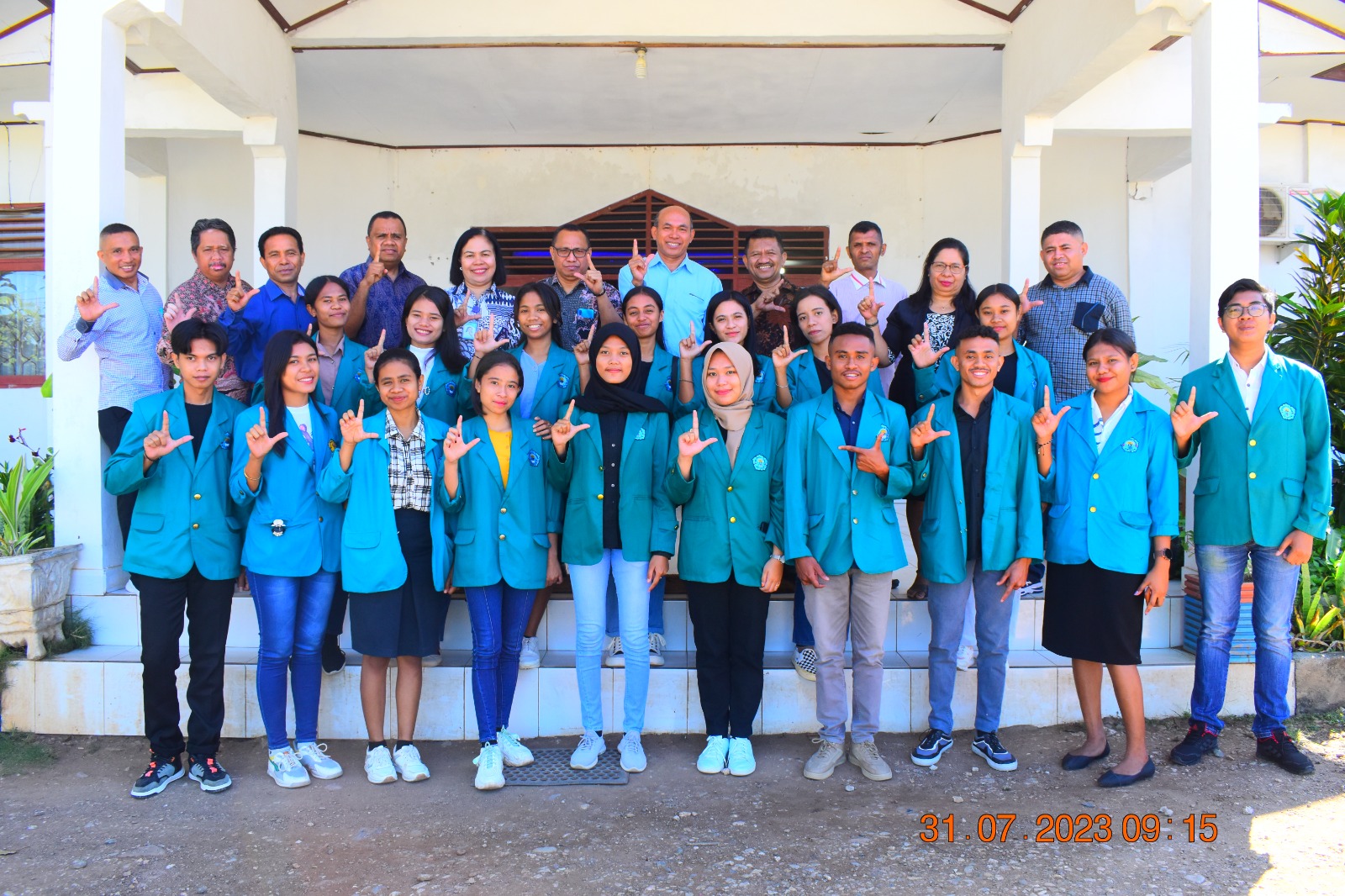 Rektor Unimor Lepas 20 Mahasiswa Ikuti PMM Angkatan III Tahun 2023