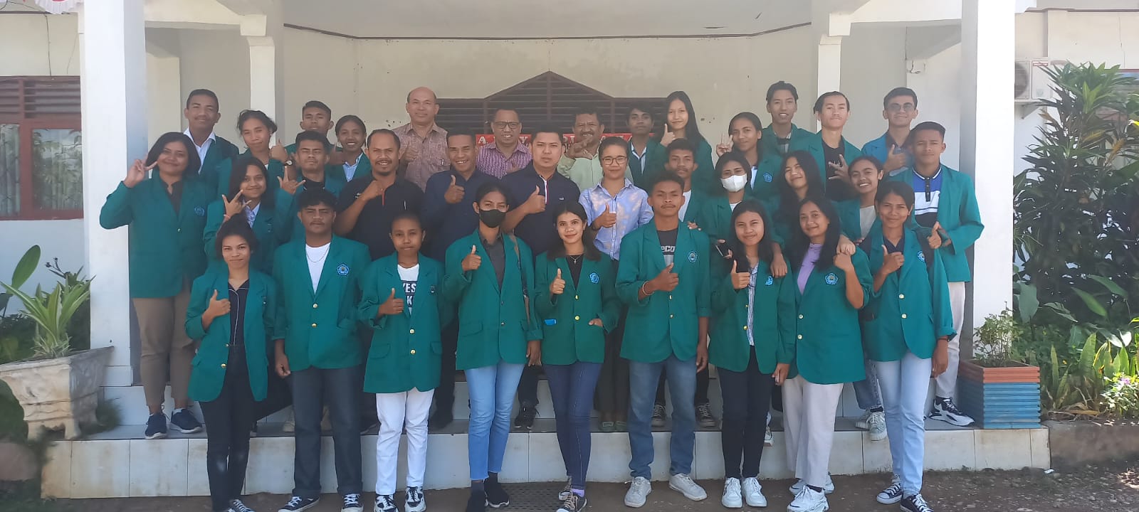 Rektor Unimor Lepas 34 Mahasiswa Ikuti Program Wira Usaha Merdeka (WMK) Angkatan II Tahun 2023