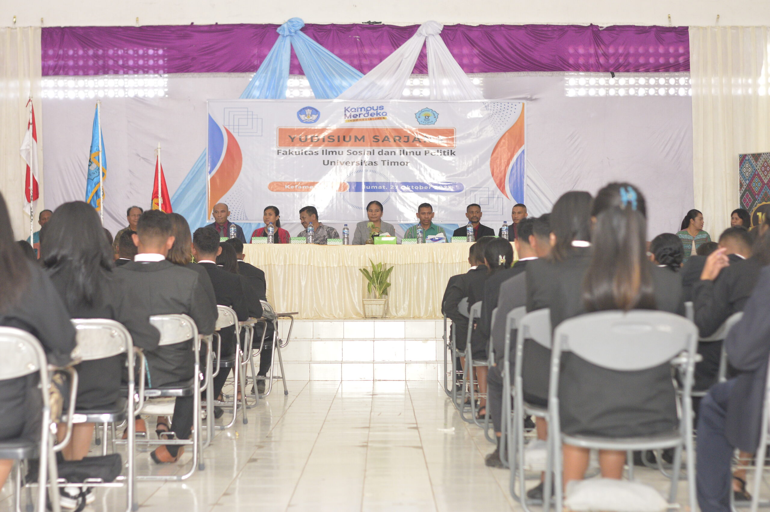 Fisipol Unimor Gelar Yudisium Bagi 81 Lulusan