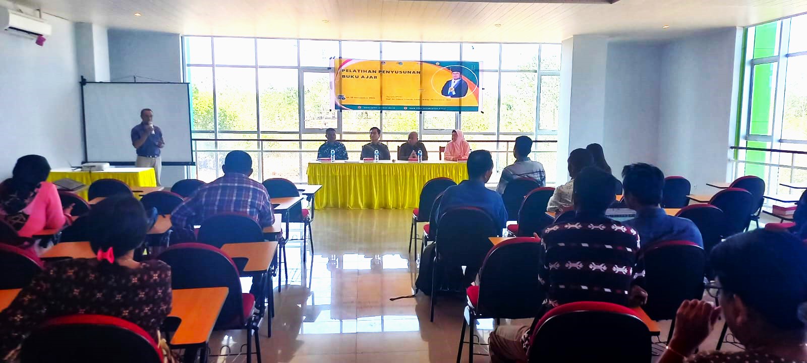 GELAR PELATIHAN PENYUSUNAN BUKU AJAR & WORKSHOP KURIKULUM BERBASIS POLA ILMIAH POKOK: Kolaborasi Antara Universitas Timor dan Universitas Jember