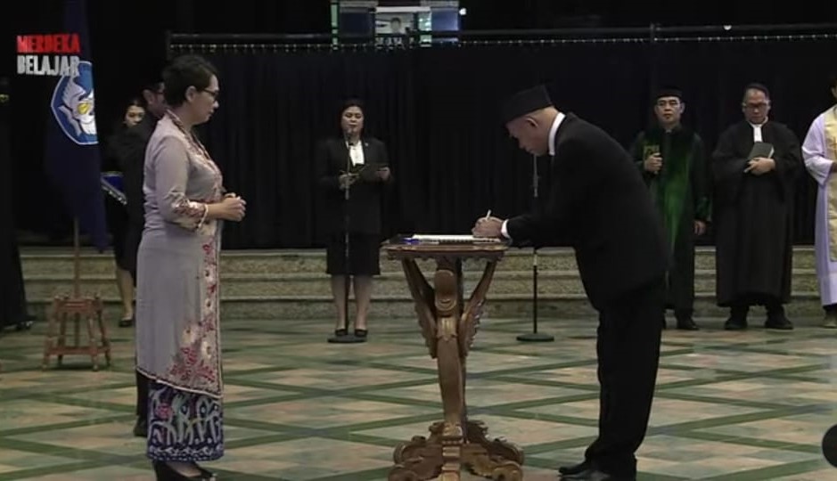 Mendikbud RI Lantik Dr. Ir. Stefanus Sio, M.P Sebagai Rektor Universitas Timor Periode 2024-2028