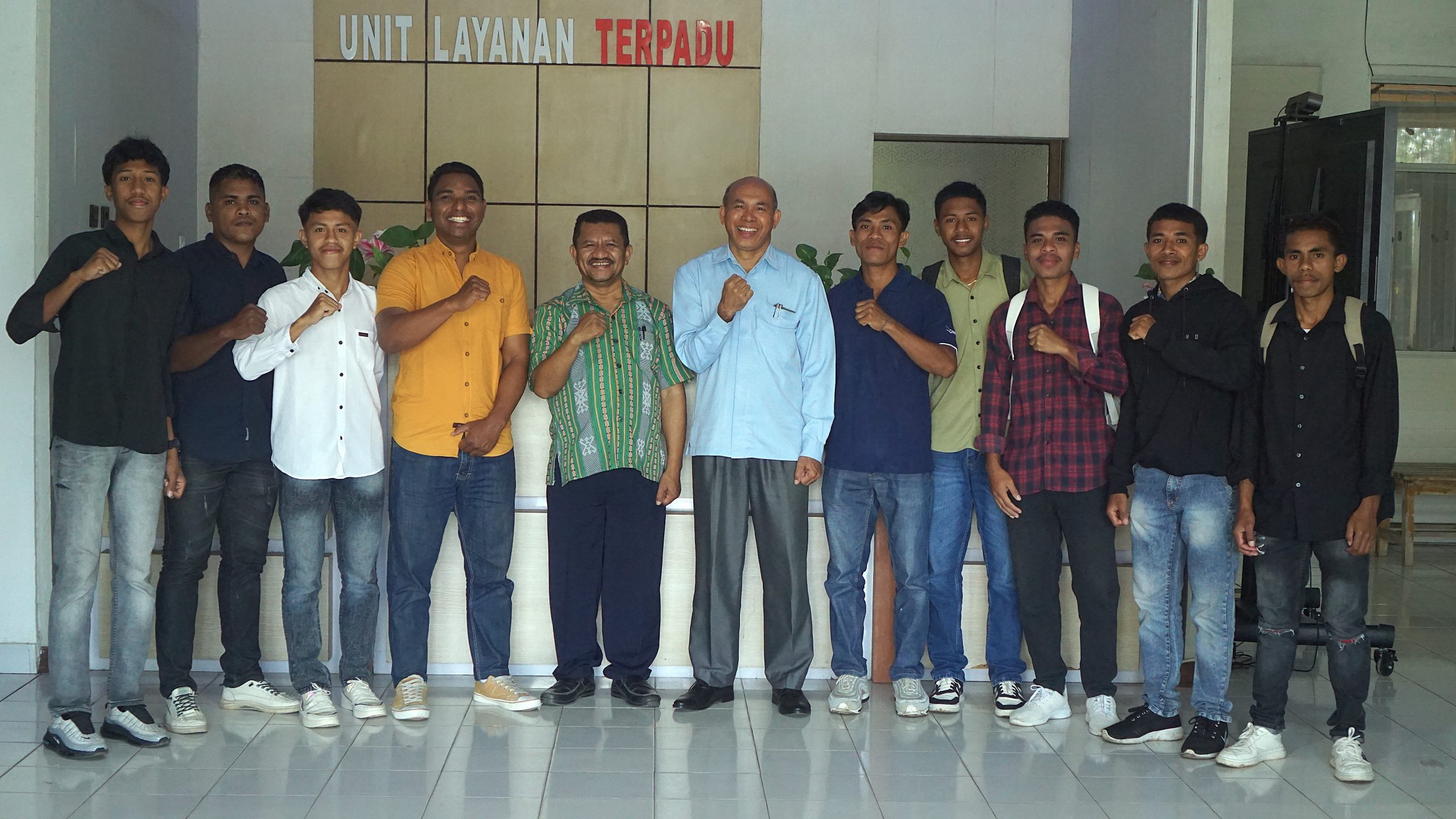 Rektor Universitas Timor Lepas Tim Sepak Bola Unimor untuk Ikuti Turnamen Faperta Undana CUP XXXVII